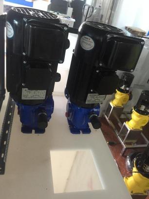 客戶定制PP箱體加藥裝置